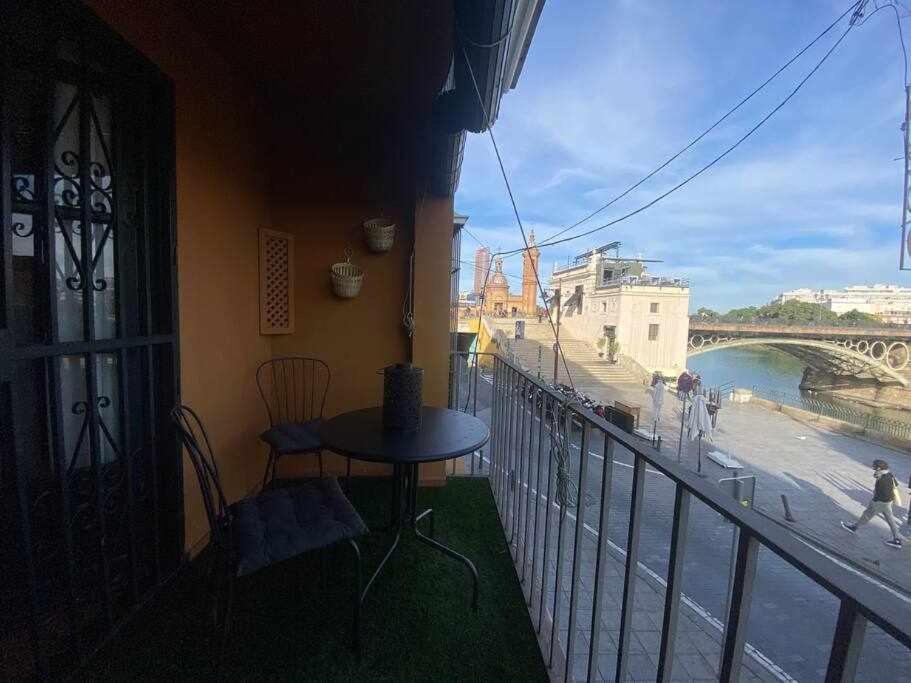 Apartamento Con Vistas Al Rio Sevilla Eksteriør bilde